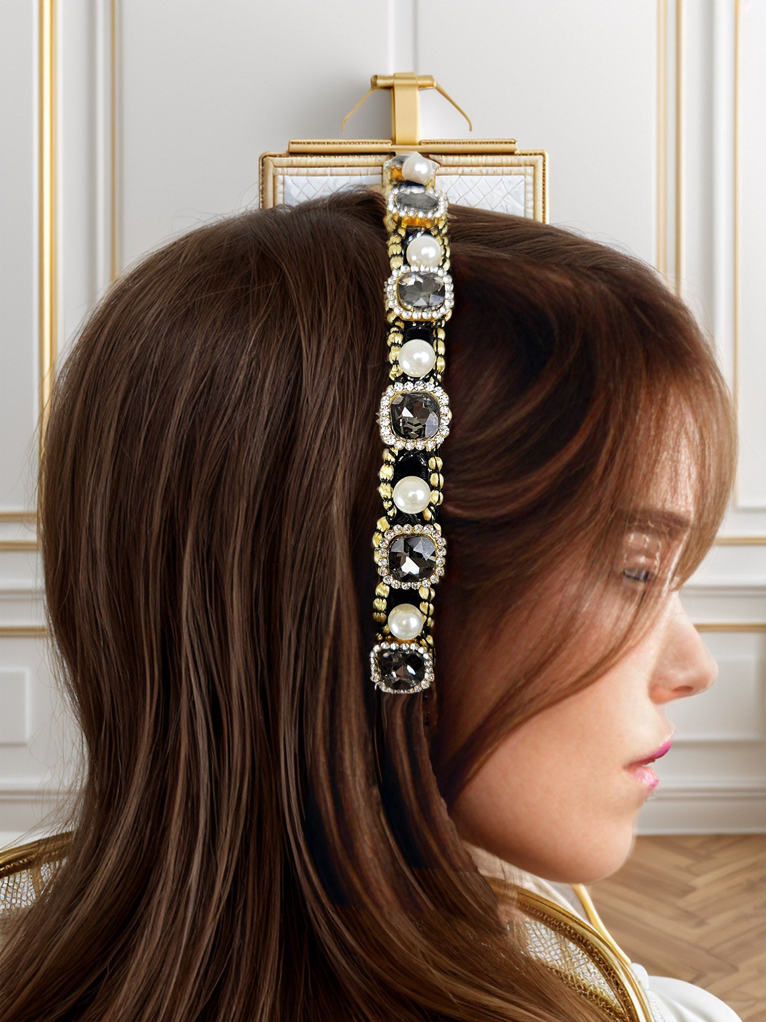 Baroque Beauty: Vintage Gold Metal Hairband with Rhinestones