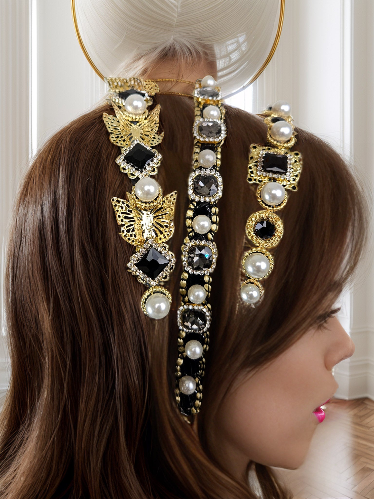 Baroque Beauty: Vintage Gold Metal Hairband with Rhinestones