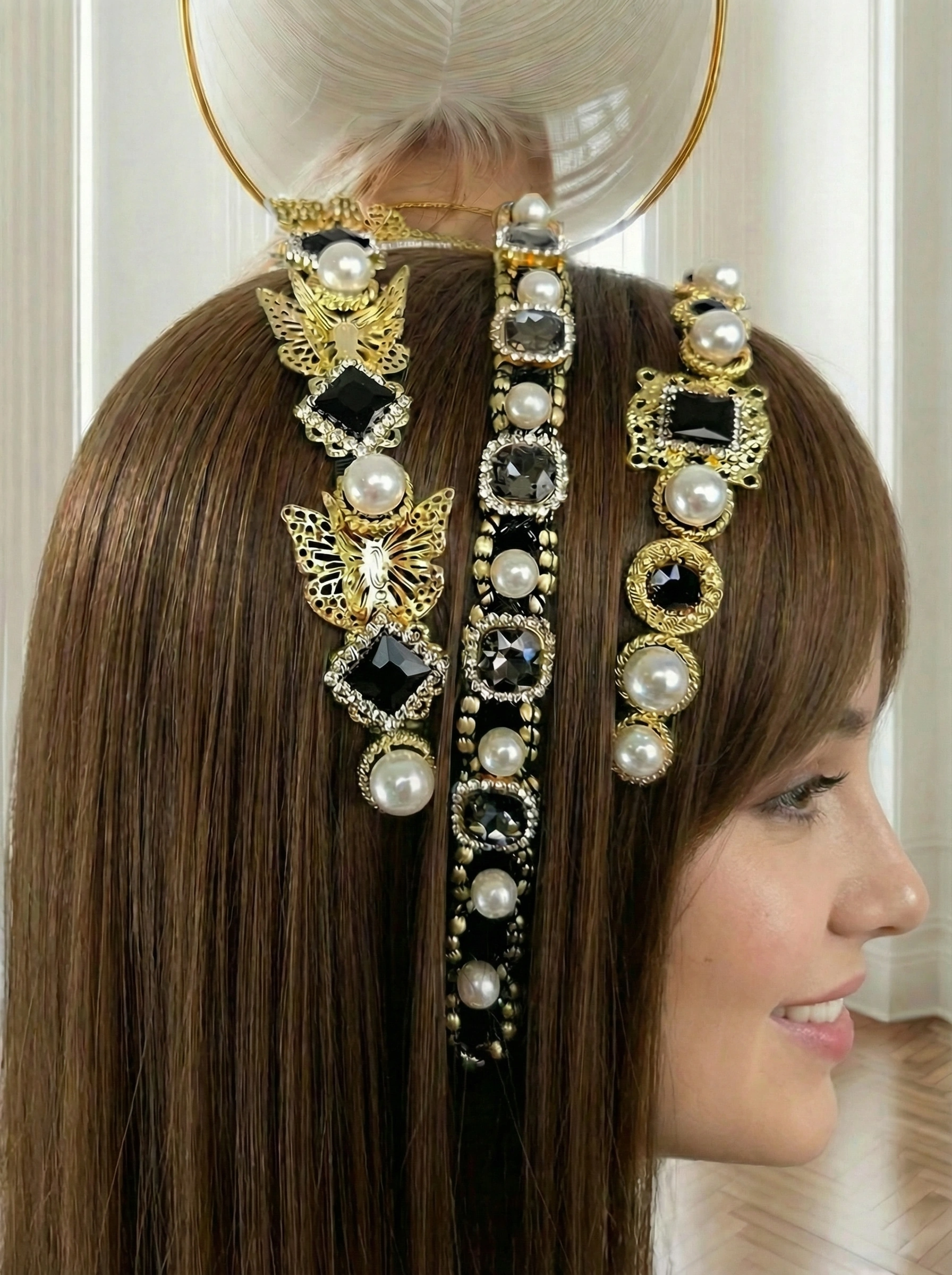 Baroque Beauty: Vintage Gold Metal Hairband with Rhinestones