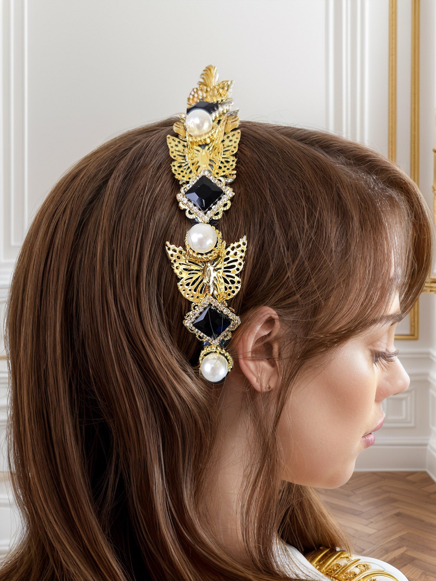 Baroque Beauty: Vintage Gold Metal Hairband with Rhinestones